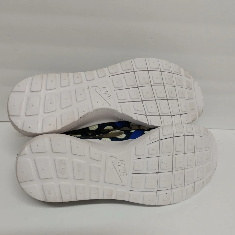 Nike polka dots