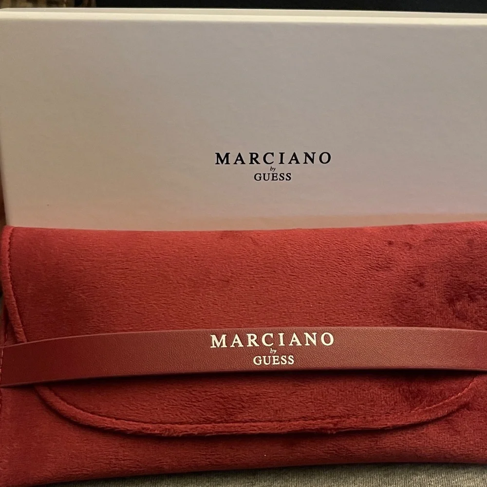 Guess by Marciano add touch