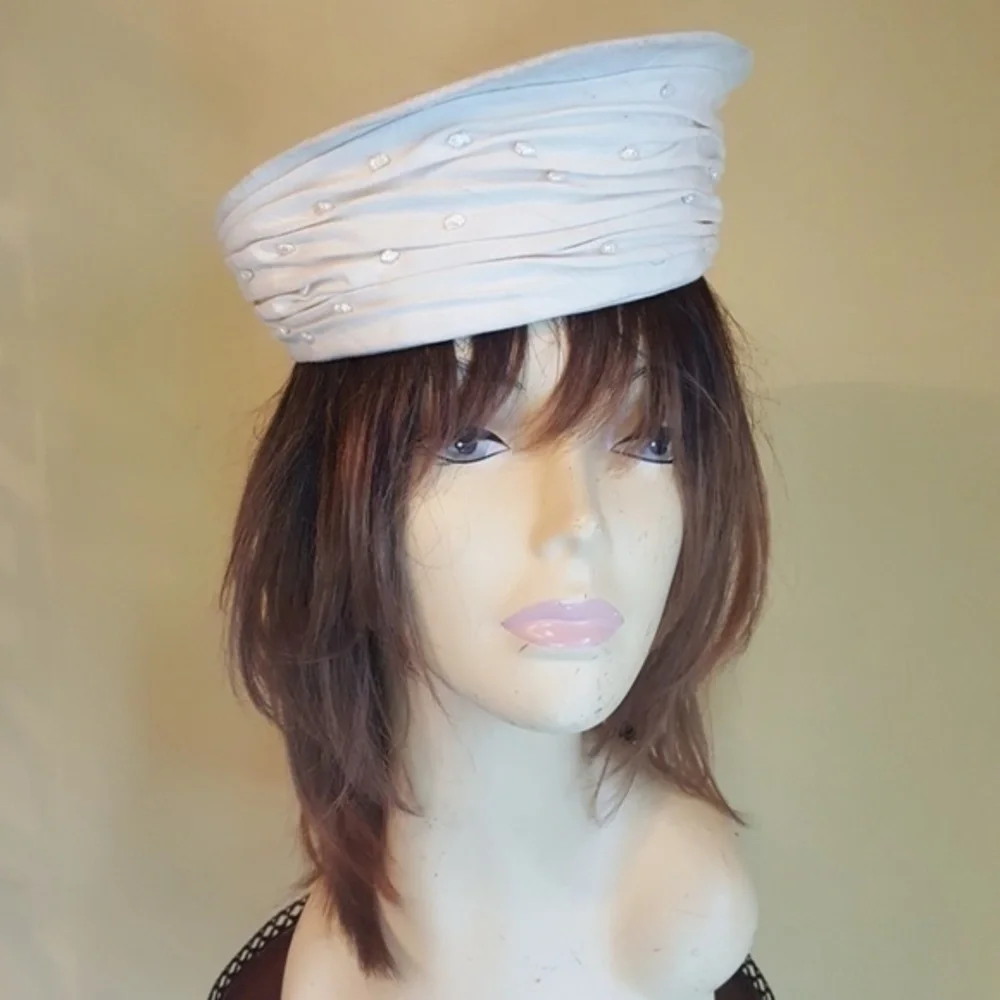 JEAN‎ BARTHET PARIS CREME WITH SEED PEARLS UNIQUE VTG HAT PIECE