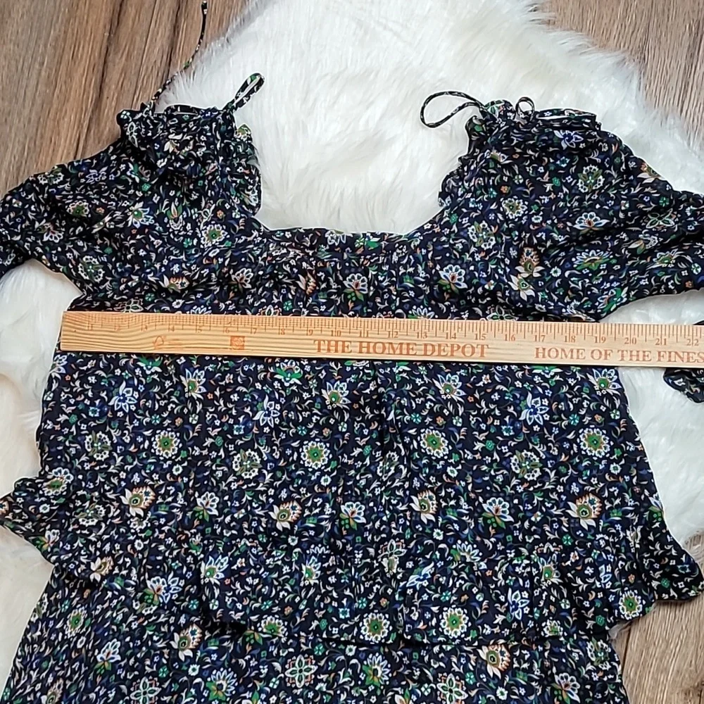 Tory Burch details silhouette color