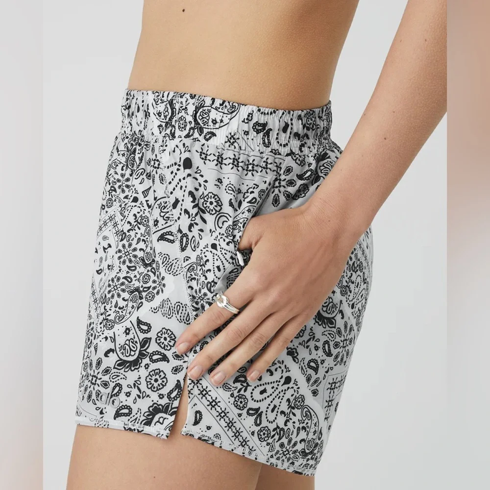 ALO Yoga White and Black Paisley Bandana Bra & Shorts Set