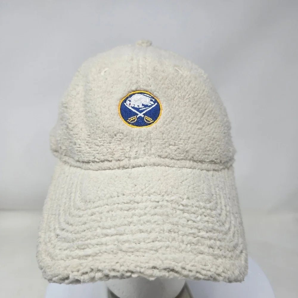 New Era Buffalo Sabres 9TWENTY Women Cream Sherpa Fleece‎ Adjustable Hat Cap