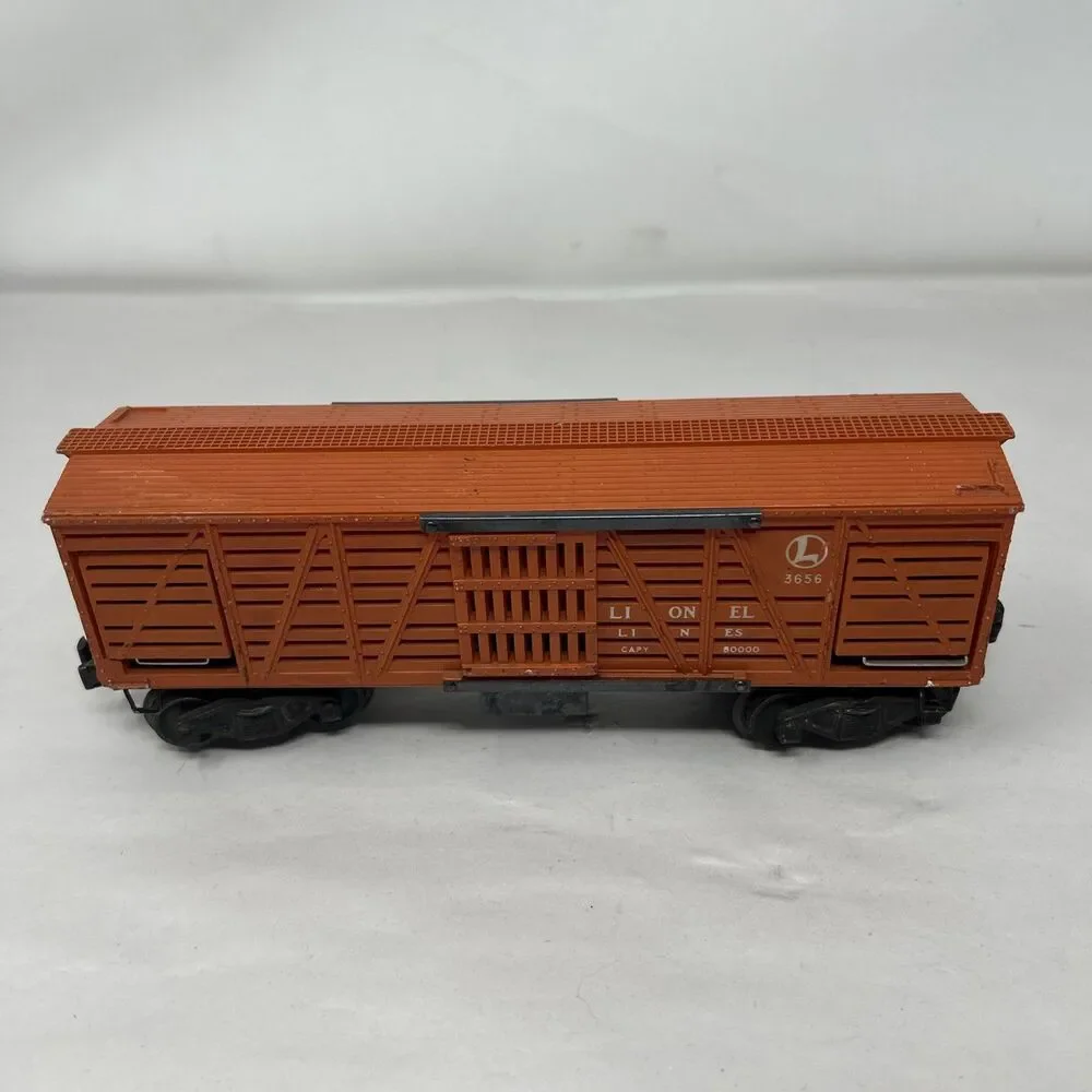 Vintage O-Scale Lionel Train Cars Lot of 4 Boxcar Spotlight & Cattle Car Gondola