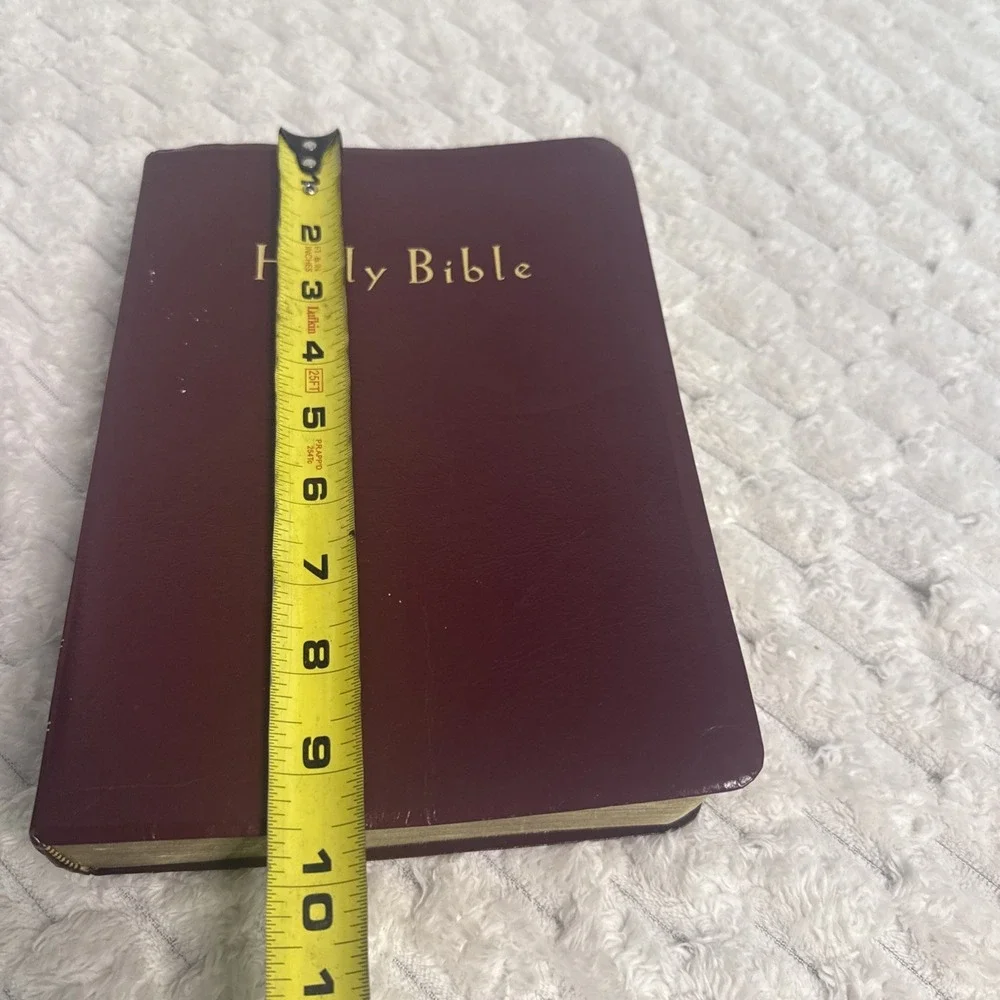 Holy Bible New Living Tyndale Red Letter Verse Finder Large Print Burgundy 1996