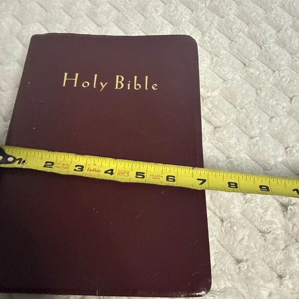 Holy Bible New Living Tyndale Red Letter Verse Finder Large Print Burgundy 1996