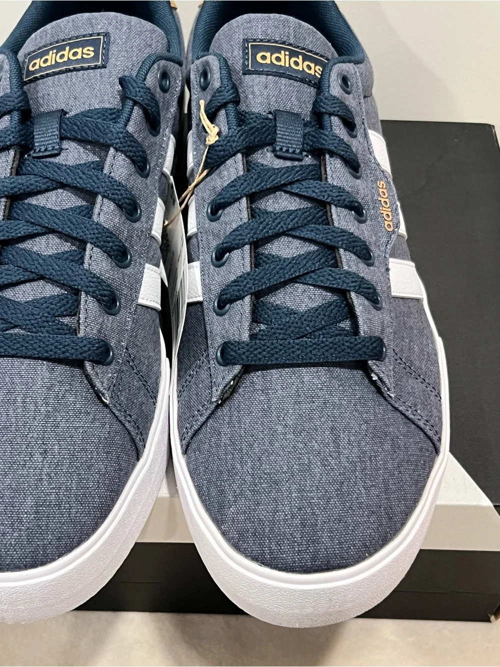 adidas detail laces