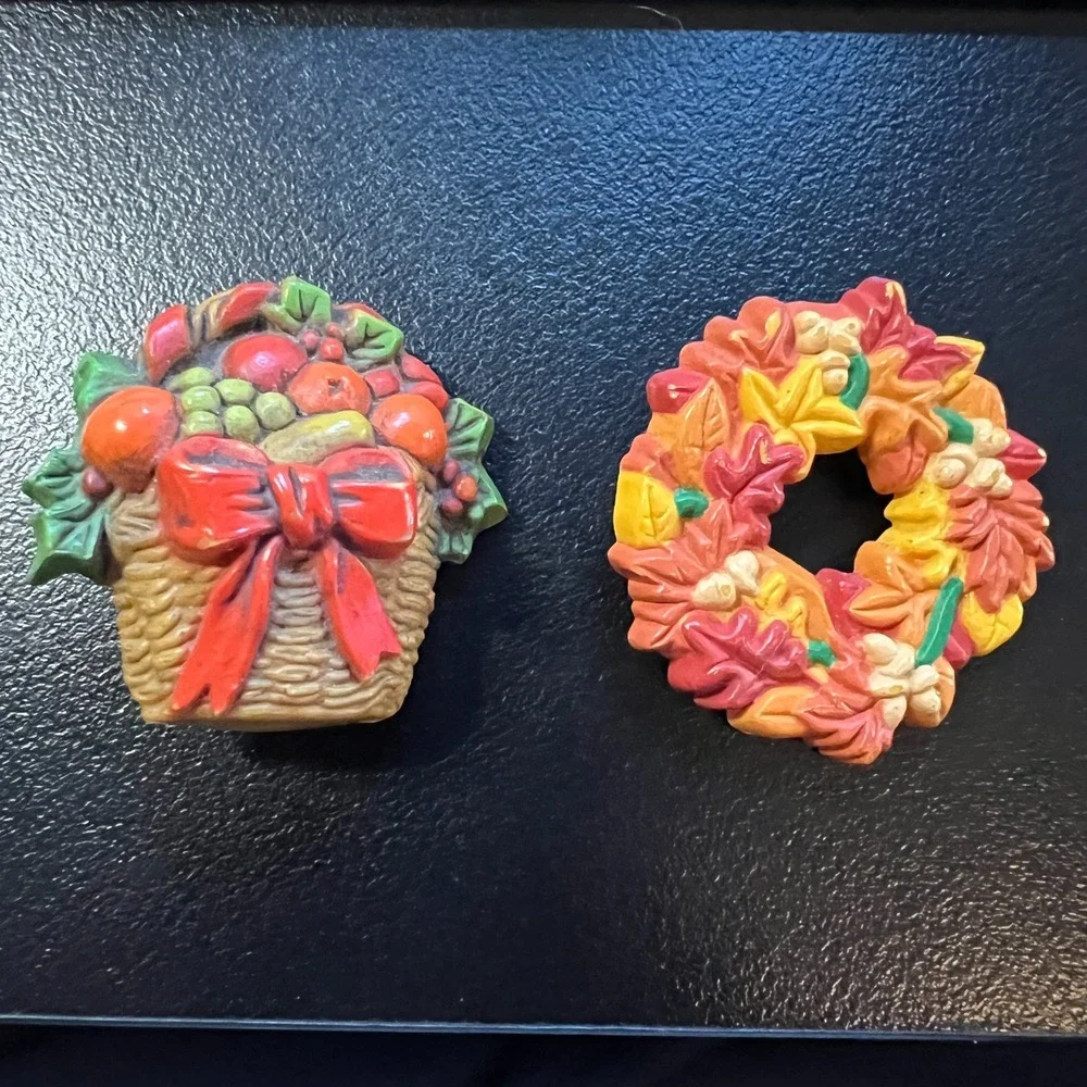 Vintage Fall Harvest Brooch Set Basket‎ and Wreath Autumn Holiday Pins