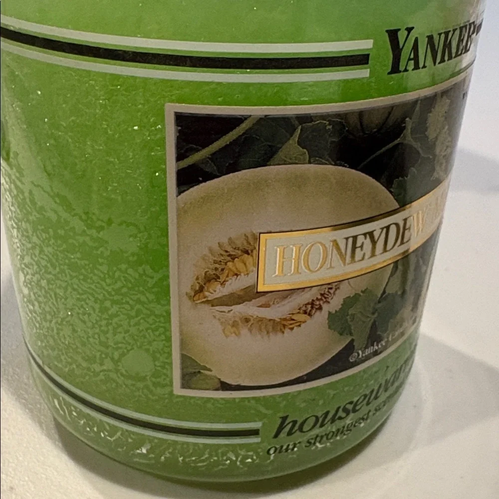 Yankee Honeydew Melon Candle.  22 oz Jar. NEW. Includes gift box