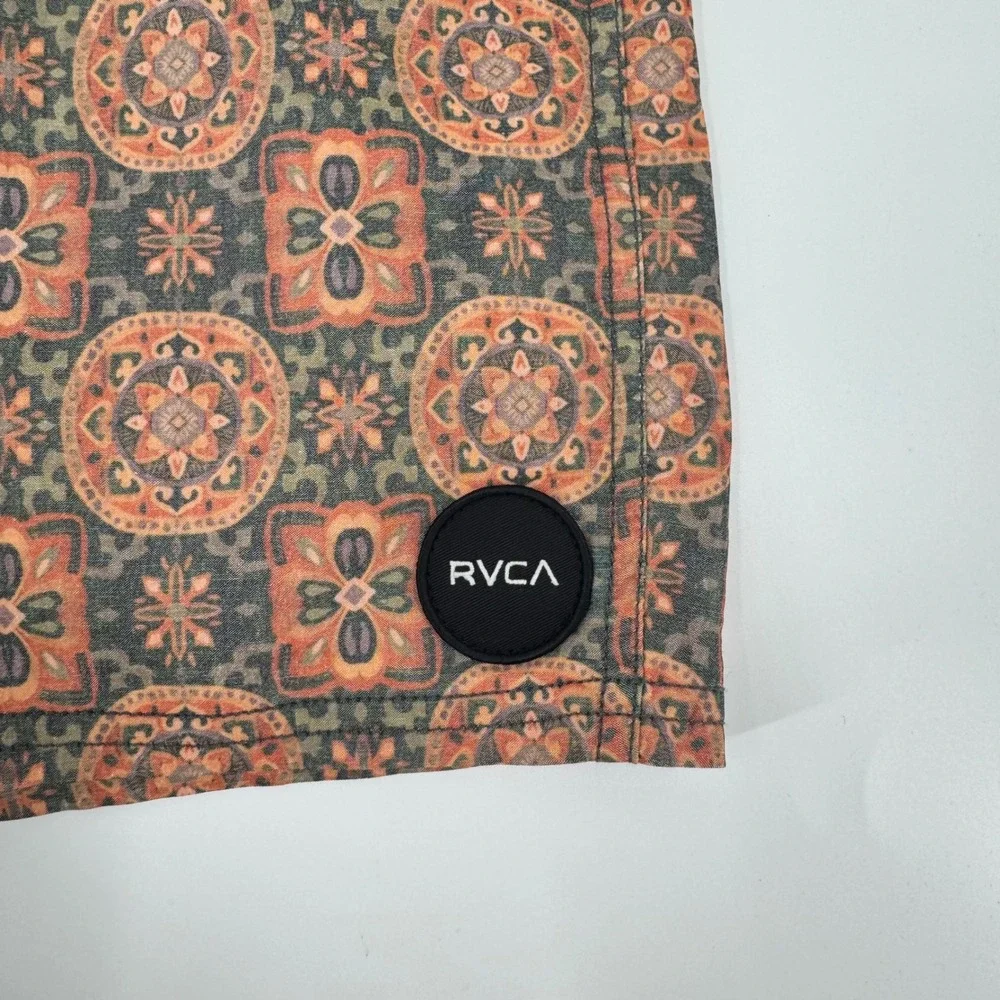 RVCA men board