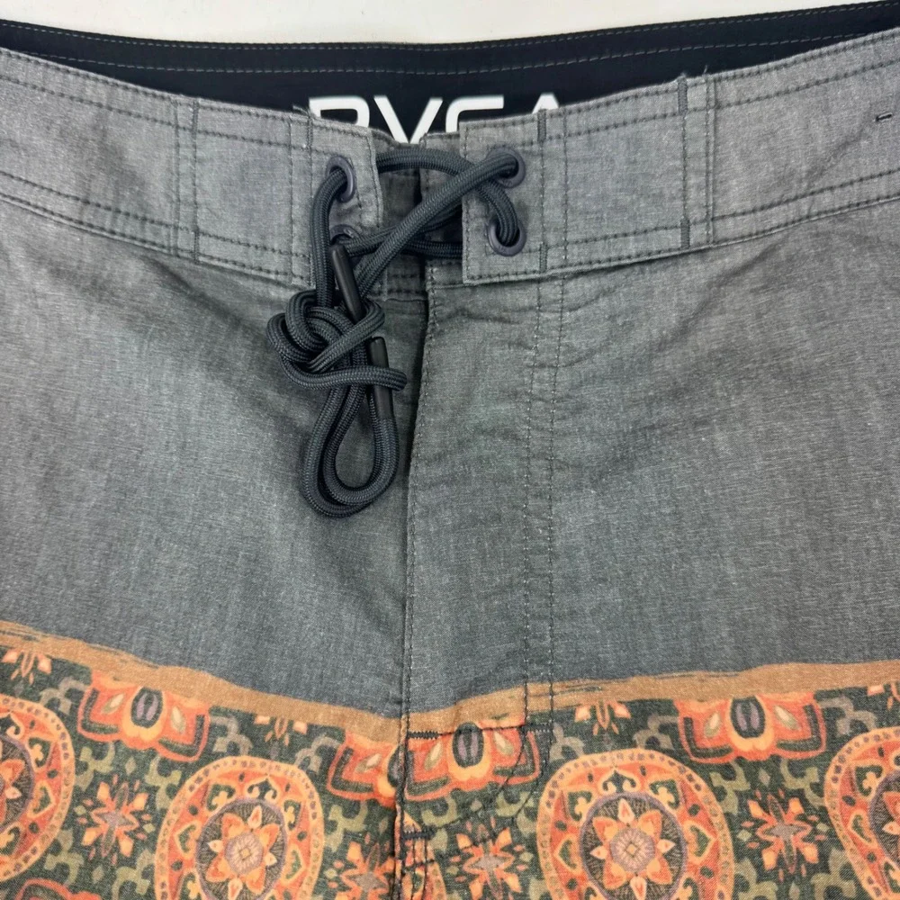 RVCA men board