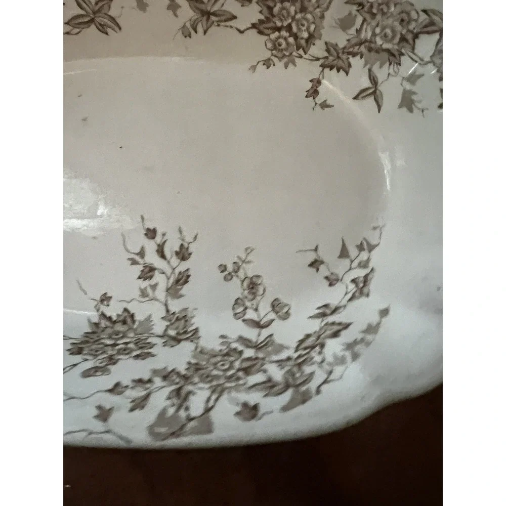 Rare Vintage Wedgwood Celia Serving Bowl. Beautiful Condition For Its Age.