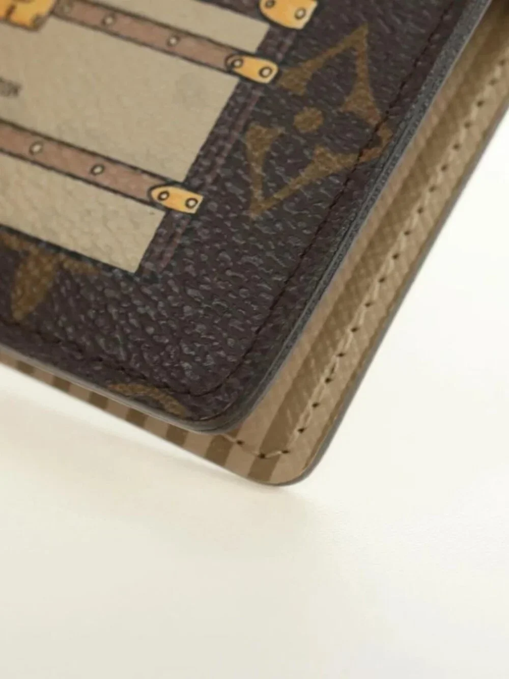 Louis Vuitton in	france cm corner	slight