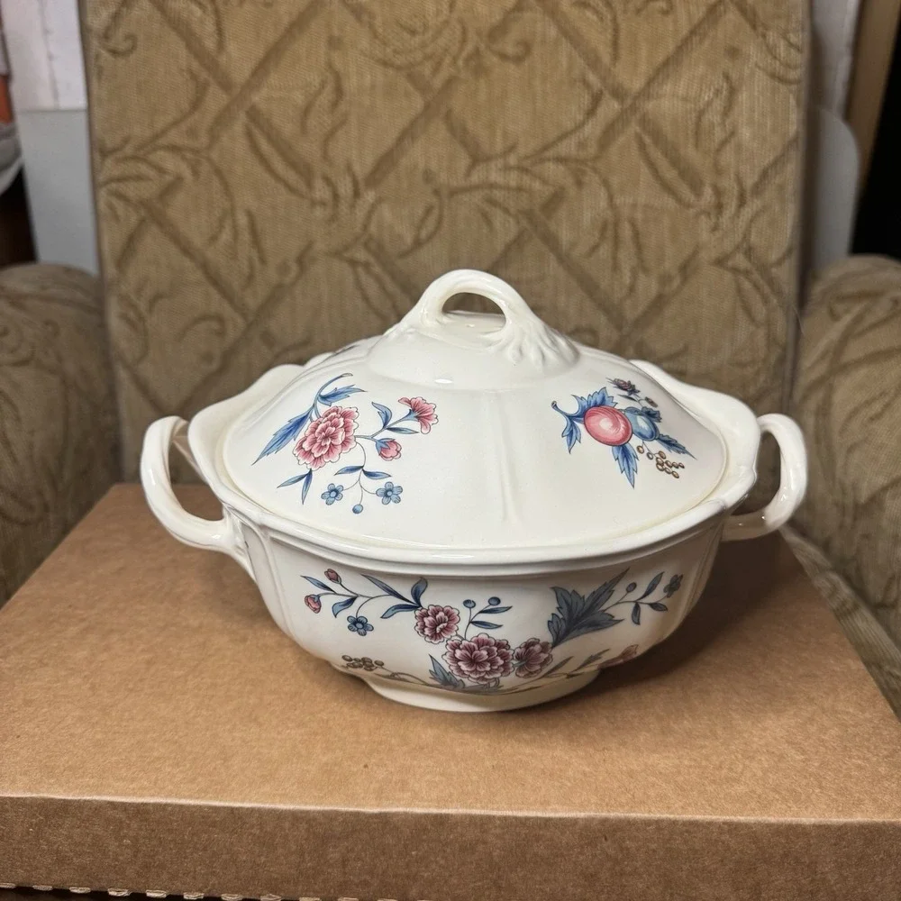 Wedgwood‎ WILLIAMSBURG POTPOURRI 8 1/2