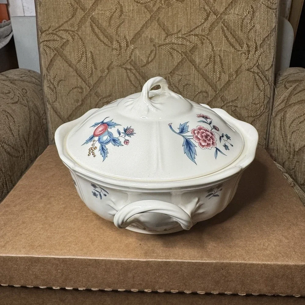 Wedgwood‎ WILLIAMSBURG POTPOURRI 8 1/2