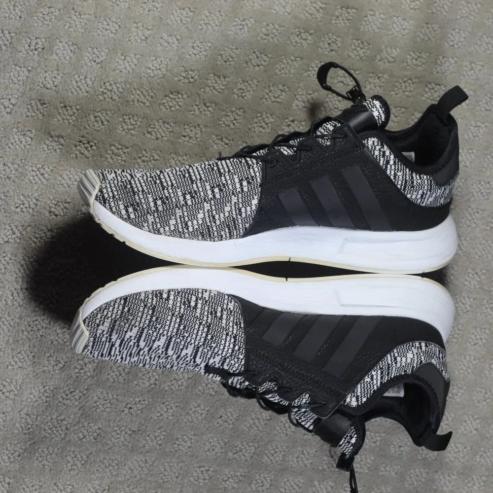 Adidas Size 9 Black and White Lace Up Athletic Sneakers