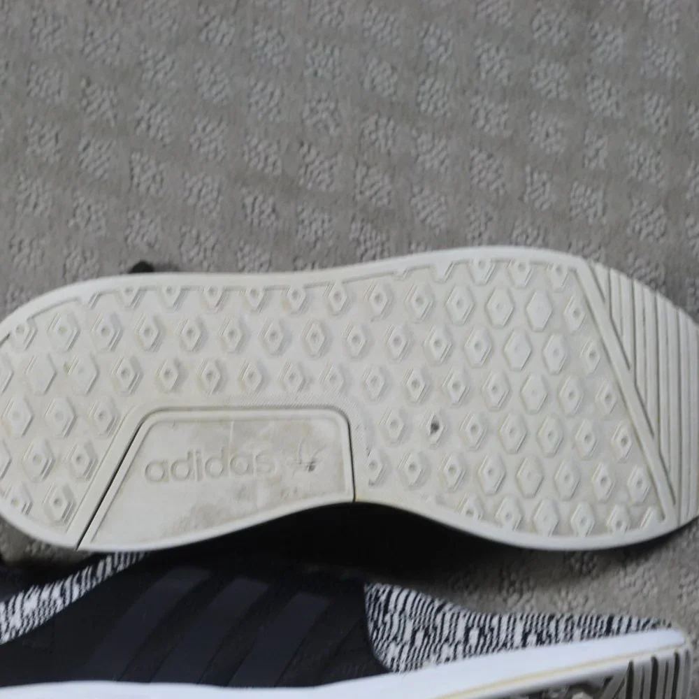 Adidas Size 9 Black and White Lace Up Athletic Sneakers