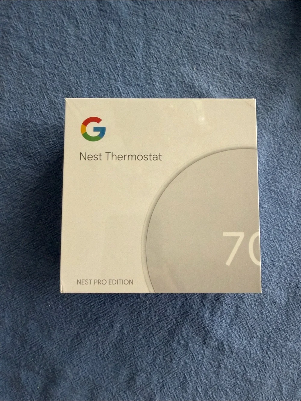 Google Nest Thermostat - White and Light Gray Packaging