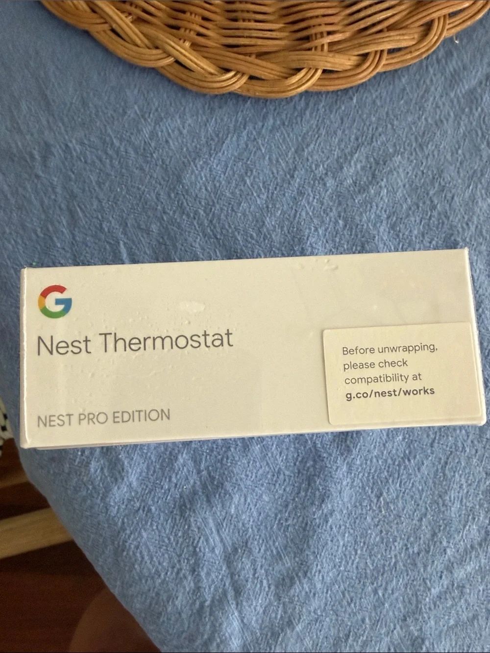 Google Nest Thermostat - White and Light Gray Packaging