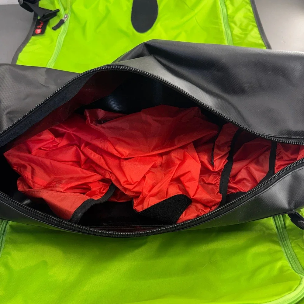 Henty wingman garment