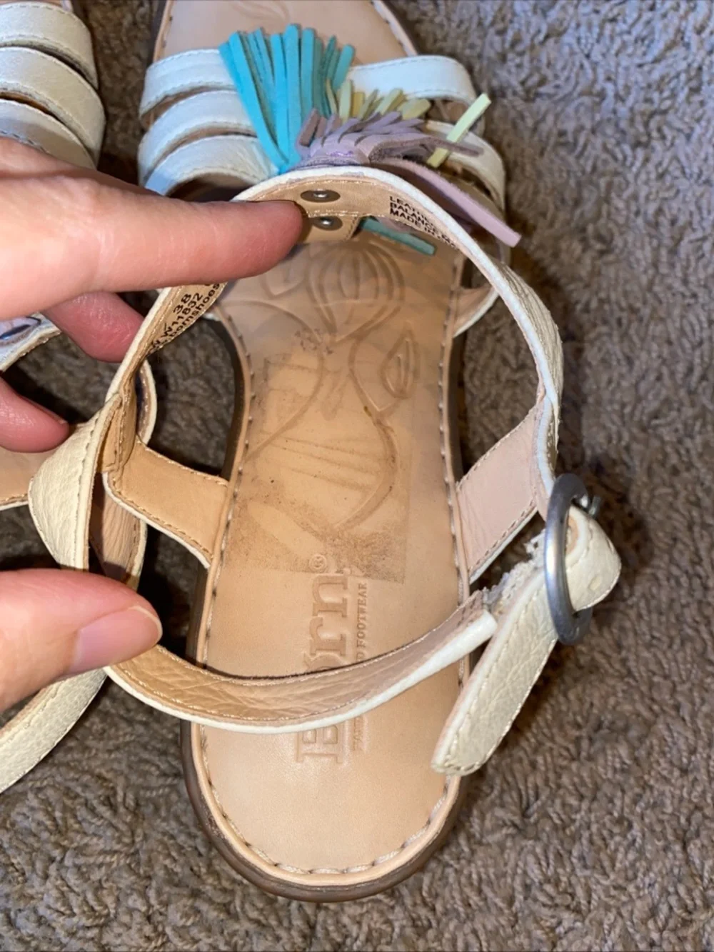Born Leather Tassel Sandals Womens Sz 7 Cream Kitten Heel Boho Vacation Resort