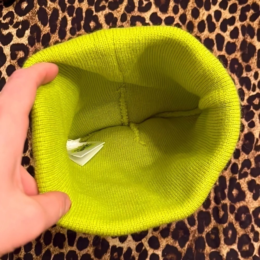 Brand New The Grinch Knit Pom Embroidered Hat Green Christmas Novelty Beanie
