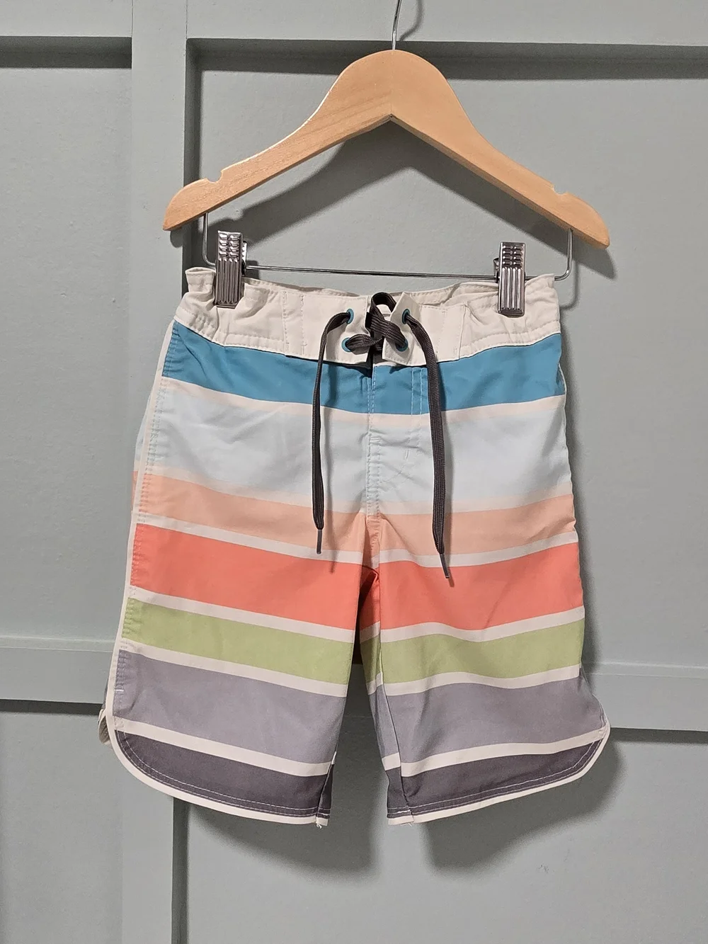 Boys art class White Rash Guard & Multicolor Striped Swim Trunks