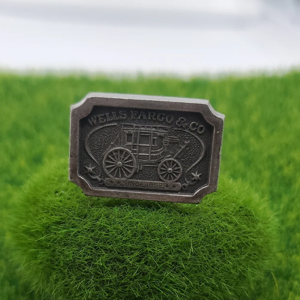 Wells Fargo Collectible Cuff Link Overflow‎