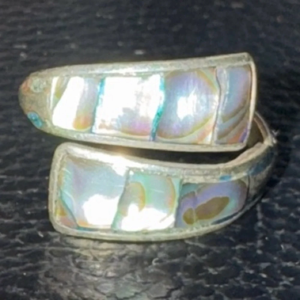 Elegant Silver and Iridescent Ring