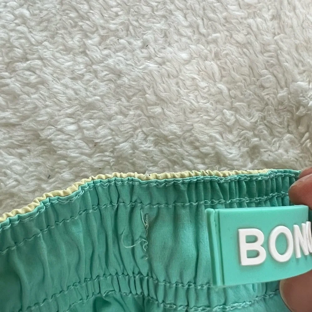 Bonobos Swim Trunks Shorts 9” inseam Yellow Pineapples Size M