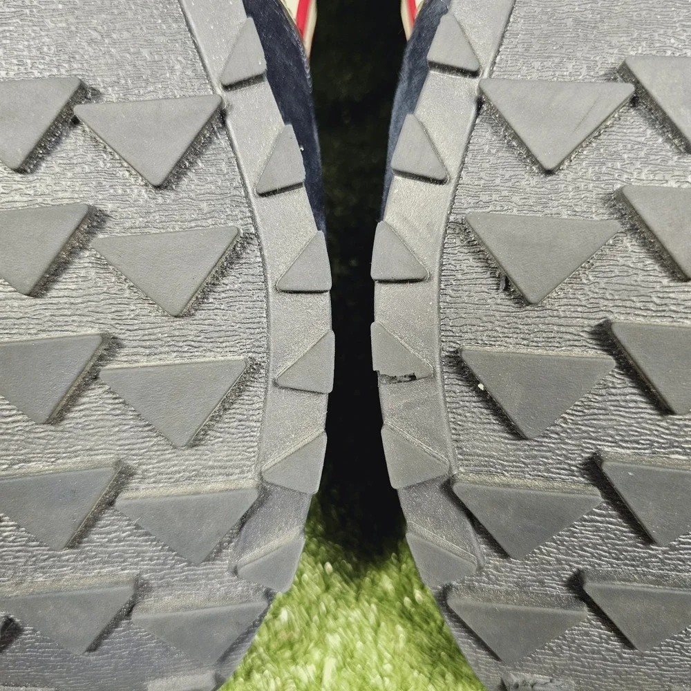 Saucony please see