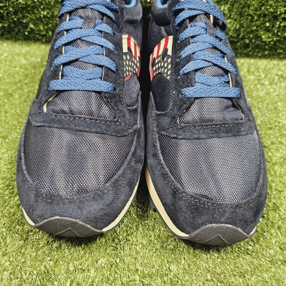 Saucony please see