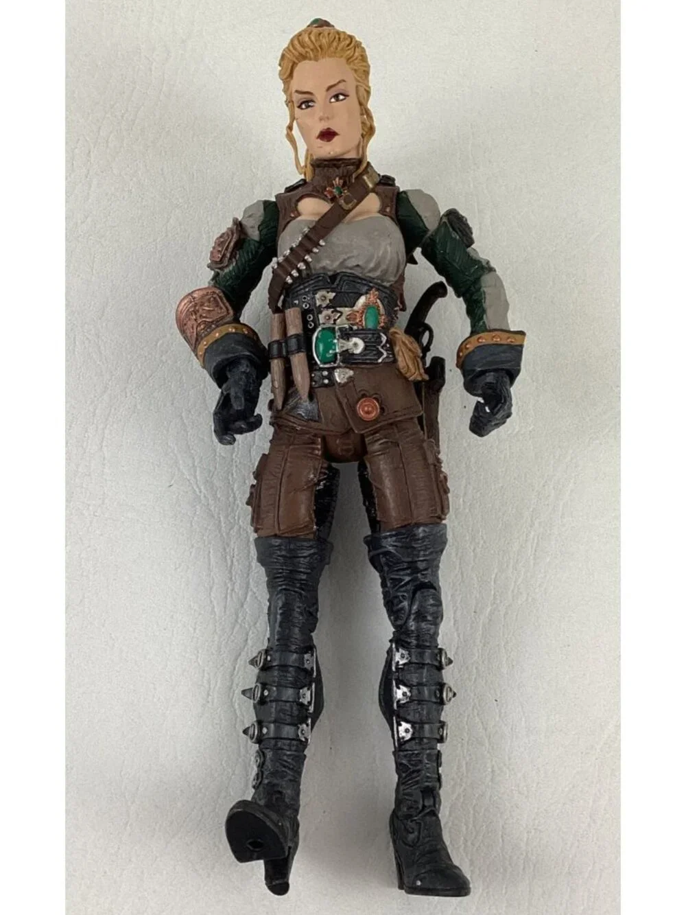 Universal Monsters Hunter Lucy Westerna 8