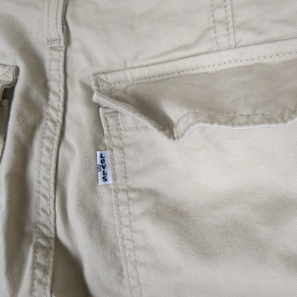 Levis style cargo