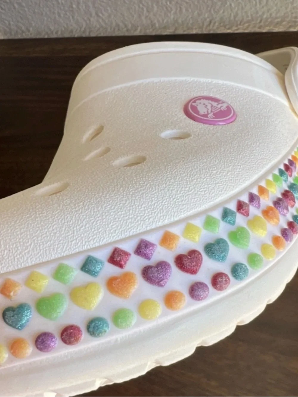 CROCS Kids White Clog with Multicolor Heart Border J2
