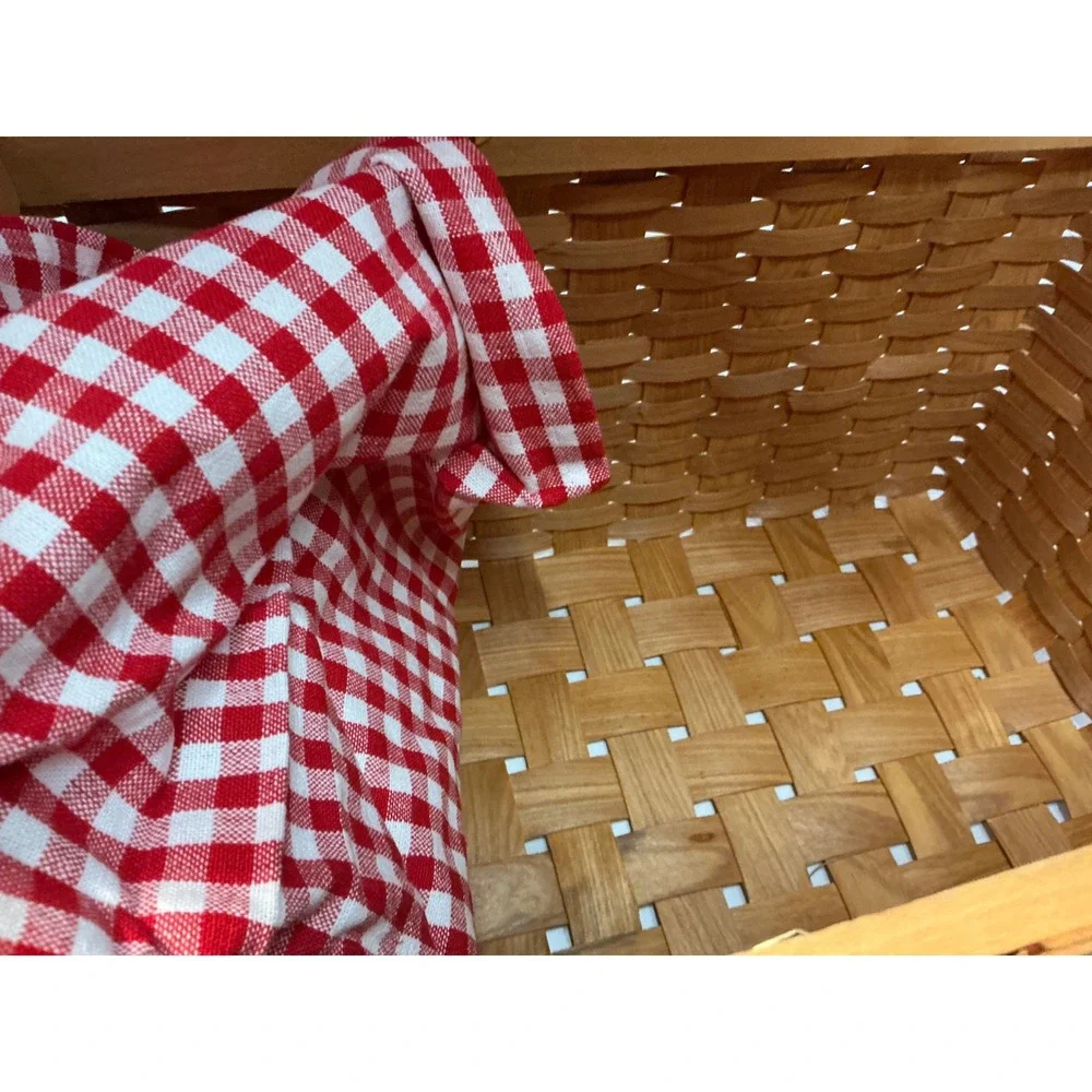 Unbranded dining supporting