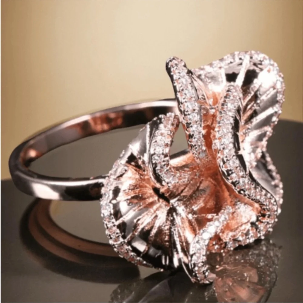 Elegant Rose Gold Floral Ring
