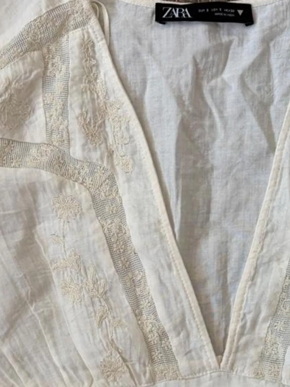 Zara Cream V-Neck Cropped Blouse with Lace Embroidered Trim