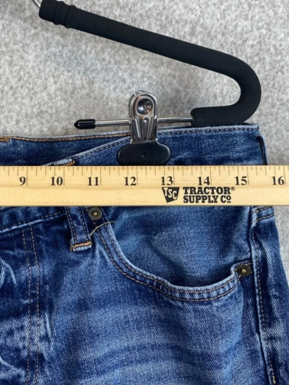 Abercrombie & Fitch distressed jeans mid rise straight leg 31x32 Y2K button fly