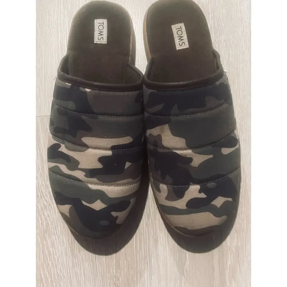 TOMS Quilted Camo size 8 men Slide Slipper unisex sandals