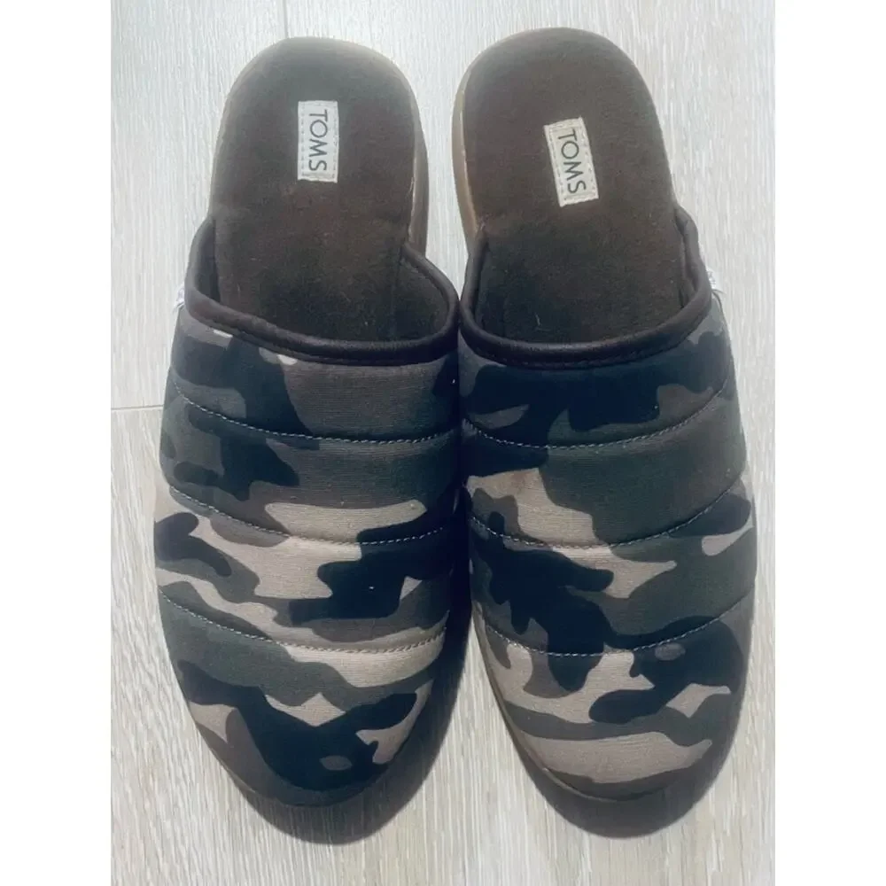 TOMS Quilted Camo size 8 men Slide Slipper unisex sandals