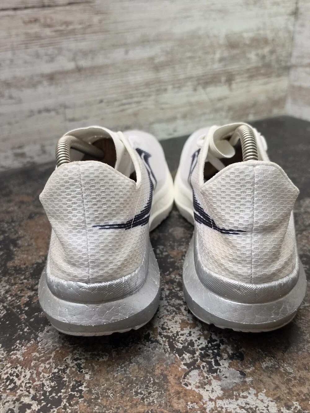 Saucony small signs