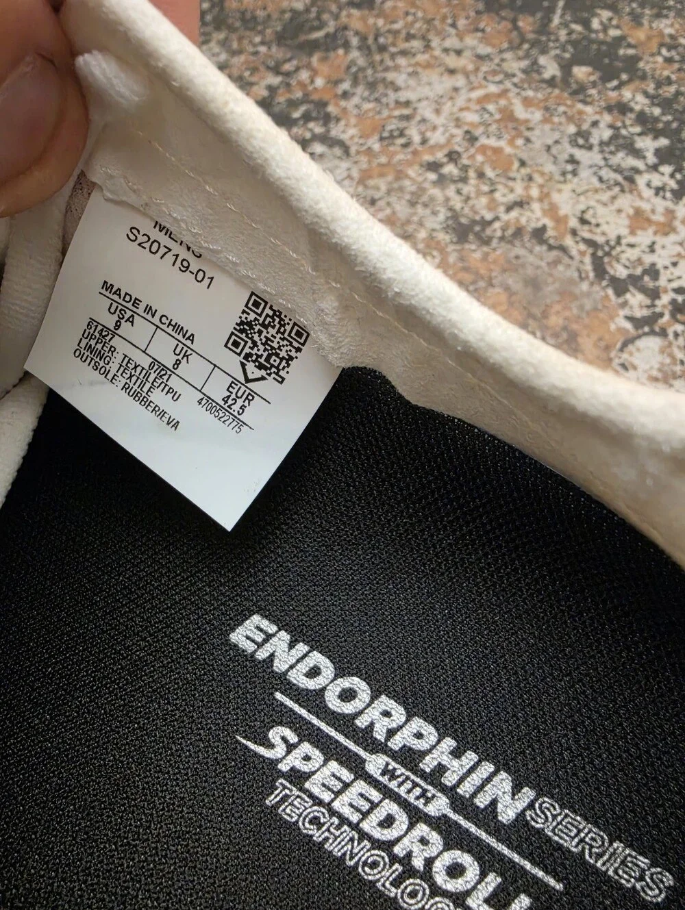 Saucony small signs