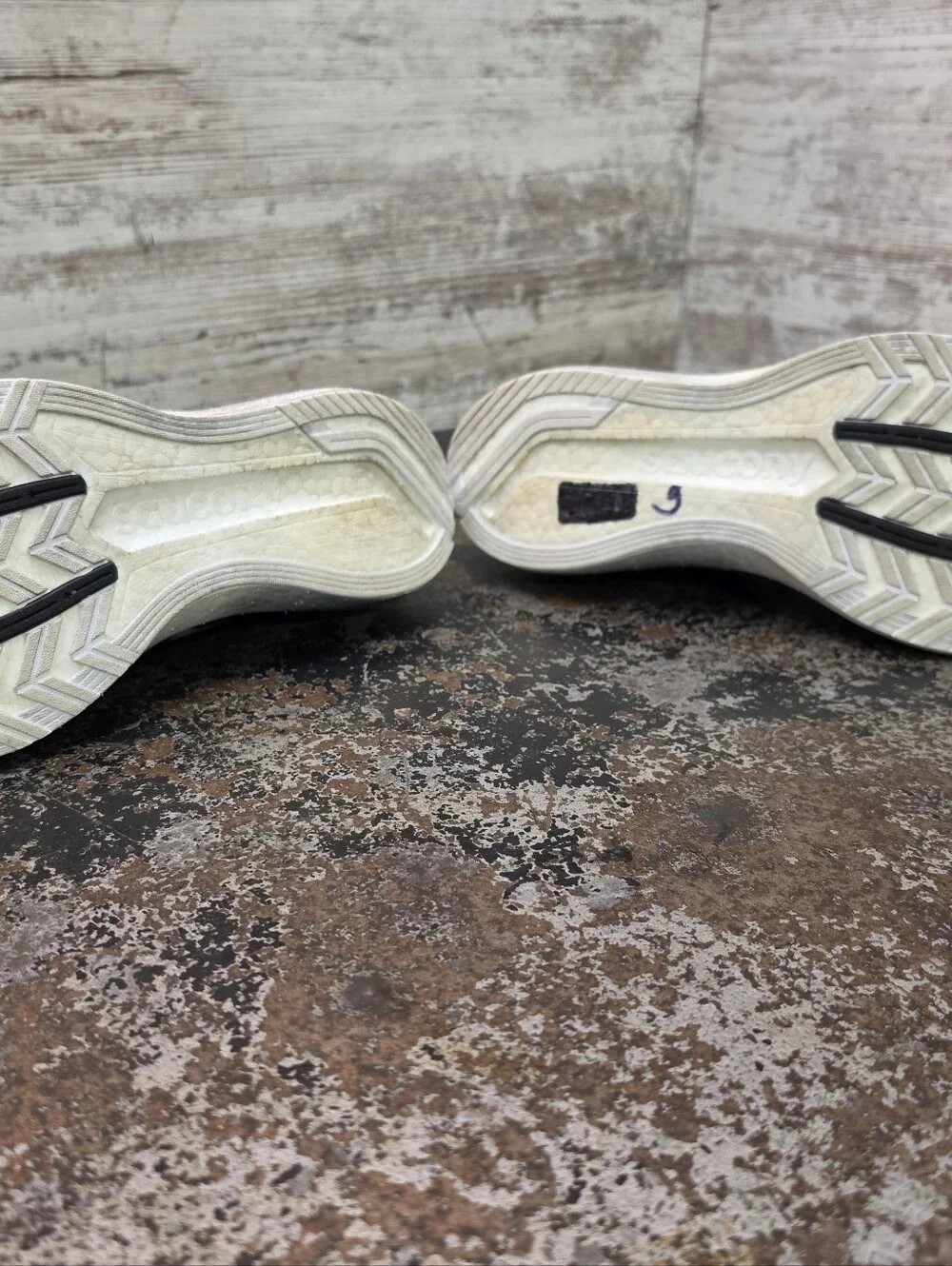 Saucony small signs