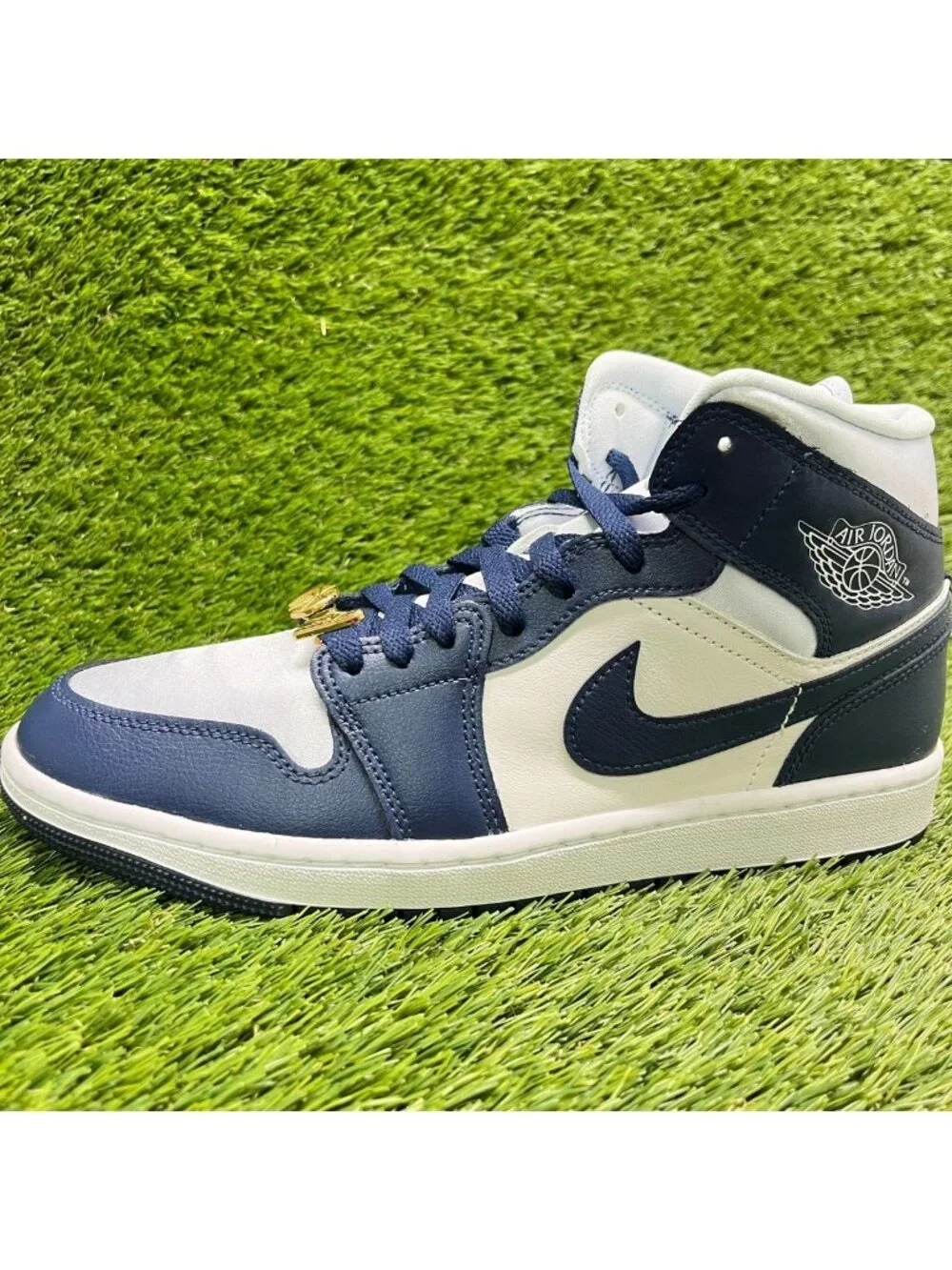 Nike Air Jordan 1 Mid SE Womens Size 11 Gray Navy Blue Basketball Shoes Sneakers