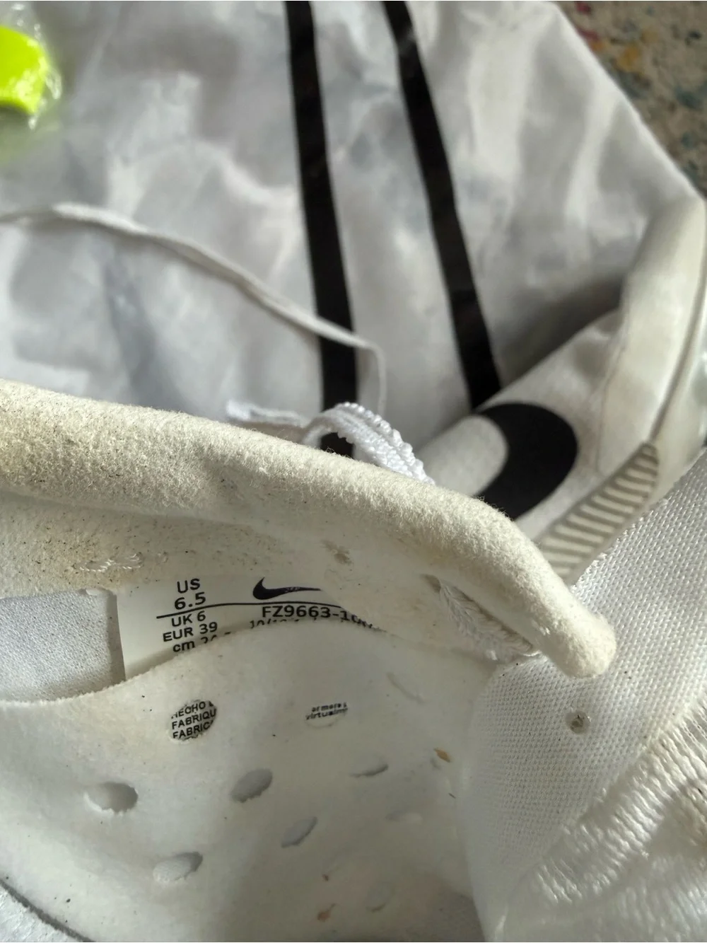 Nike Sprint Track Spikes in White and Black with tool and bag