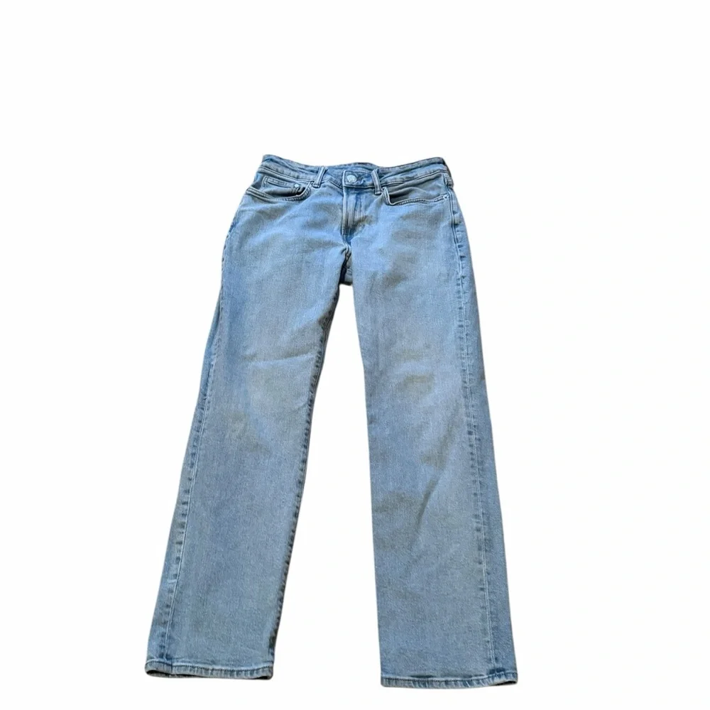H&M light wash regular fit jeans. Size 30 x30. GUC