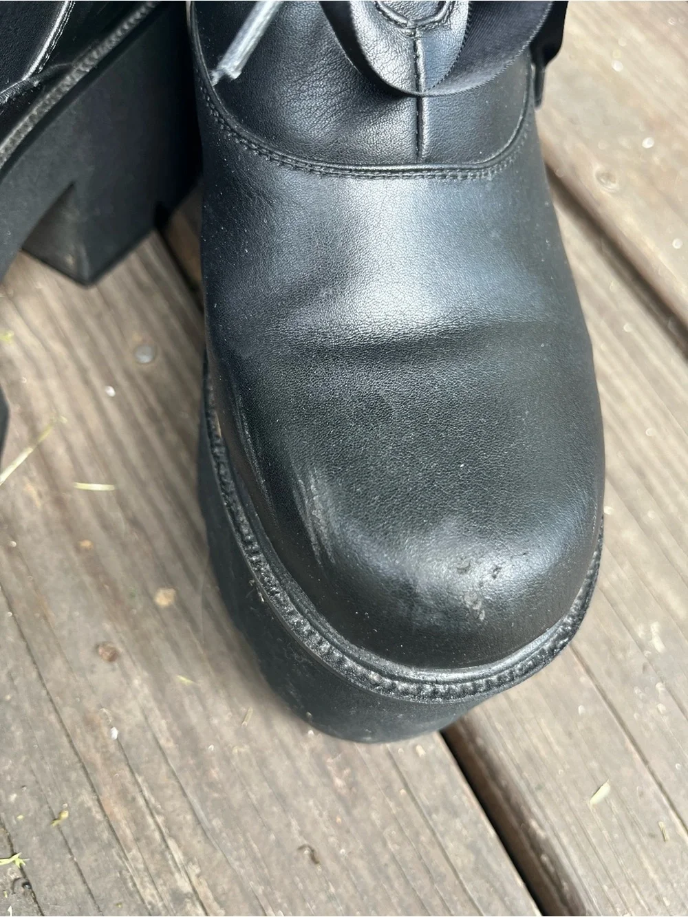 Lamoda brand black