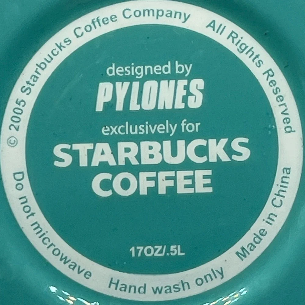Starbucks this pylones