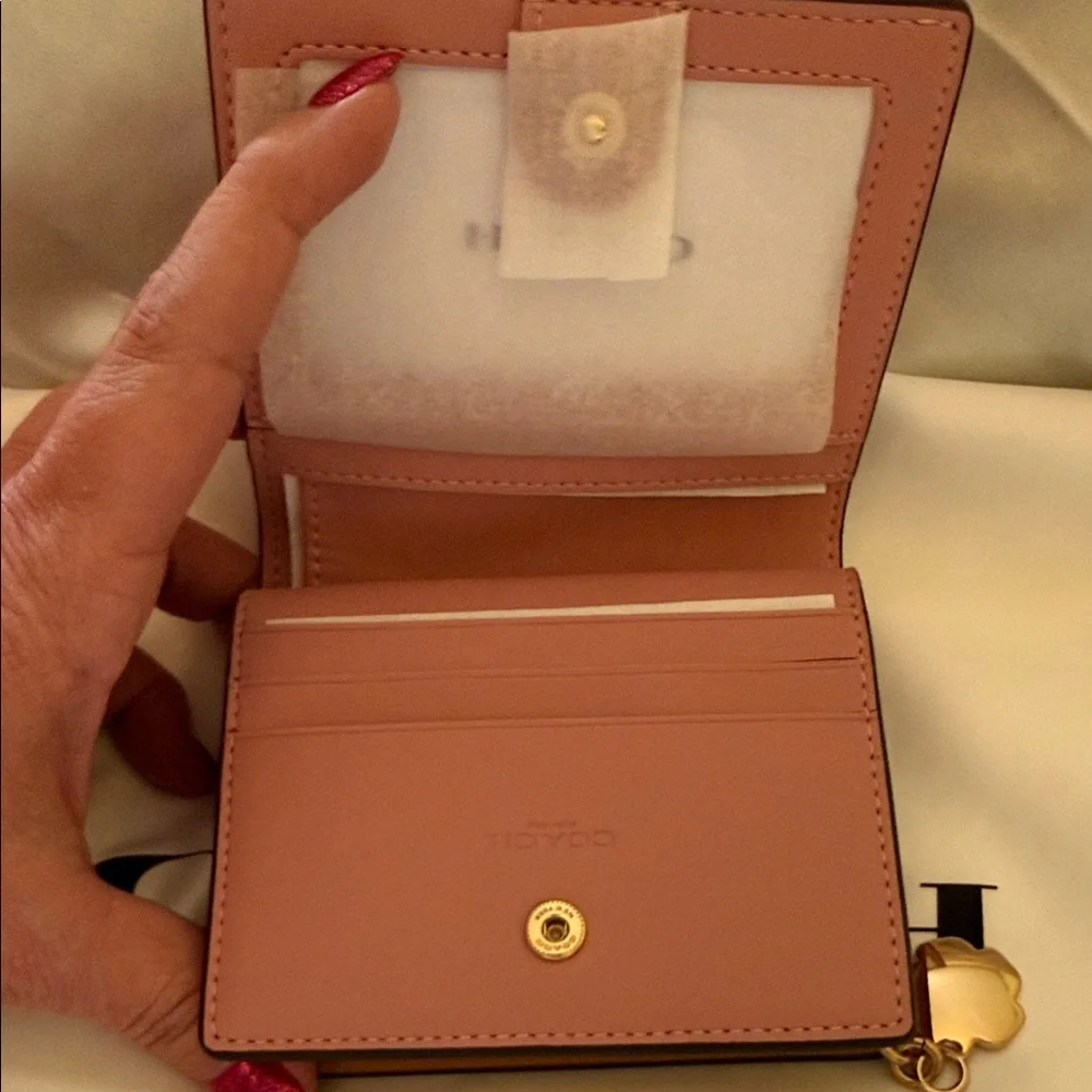 🌸Coach NWT Powder Pink Snap Wallet In Signature‎ Canvas With Flower Charm