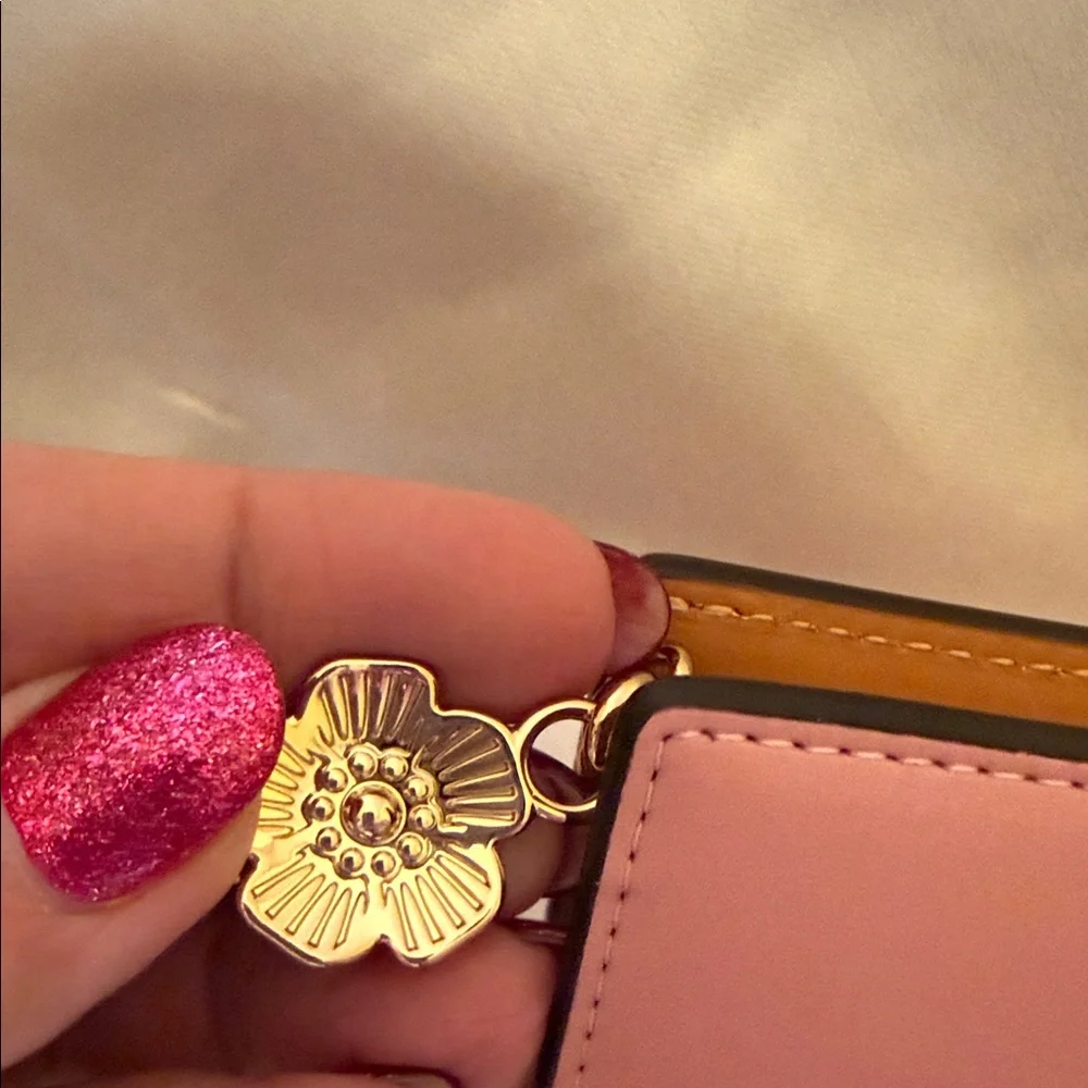 🌸Coach NWT Powder Pink Snap Wallet In Signature‎ Canvas With Flower Charm